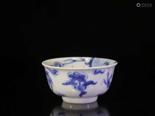 Blue and white dragon hand-painted teacupSize: 4.2 cm high, ...