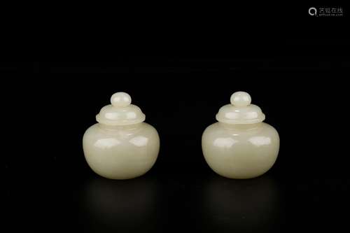 , hotan jade pot of a coupleSize: high 8 cm weight: 400 gCov...