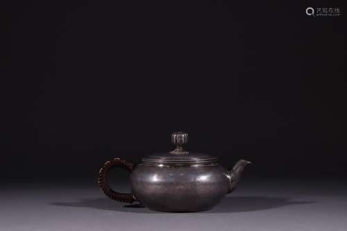 Sterling plum flower grain teapot.Specification: high 7.3 cm...