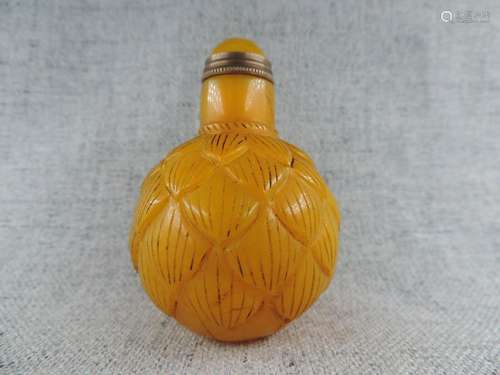 Old Chinese Hand-carved Pattern Yellow Glass Snuff Bottle