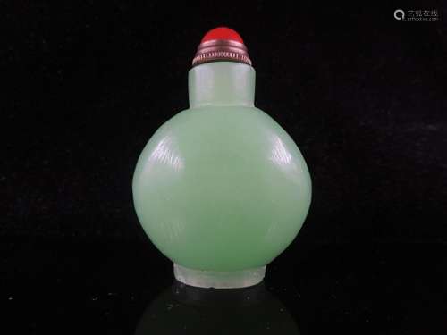 Chinese Green Color Handmade Peking Glass Snuff Bottle