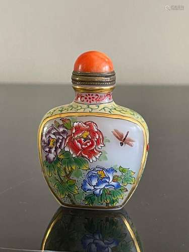 Chinese Peking Glass Snuff Bottle w Hand Painted Decoration ...