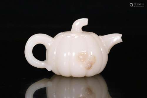 Old hetian jade teapot furnishing articlesSize: 13 by 8. 0 x...