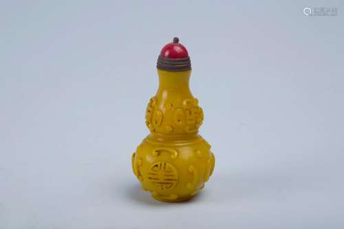 Beeswax snuff bottleSpecification: diameter of 4 cm high 7.2...