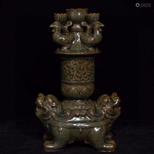Longquan celadon lamp god beast, 25 cm high 16 cm in diamete...