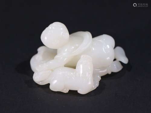 Hetian jade seed expects the lad play beast jade pieces.Spec...