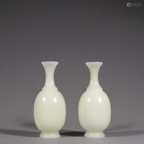 Hetian jade seed expects net bottles of a pair.Specification...