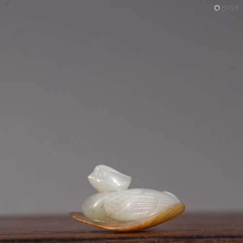 Hetian jade seed makings bird shaped pendant.Specification: ...