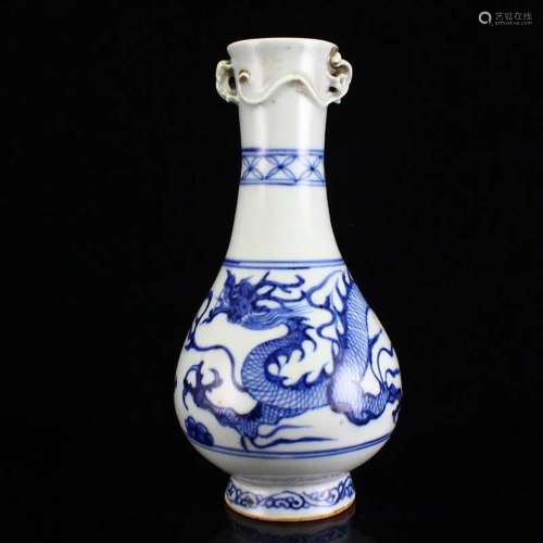 Chinese Blue And White Dragon Design Porcelain Vase