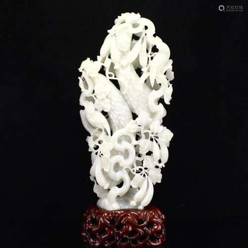Superb Chinese Qing Dynasty Hetian Jade Cucumber Statue