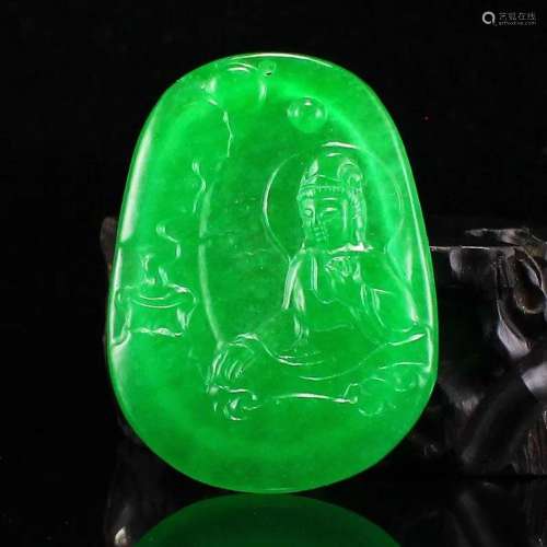 Beautiful Green Jade Kwan-yin Pendant