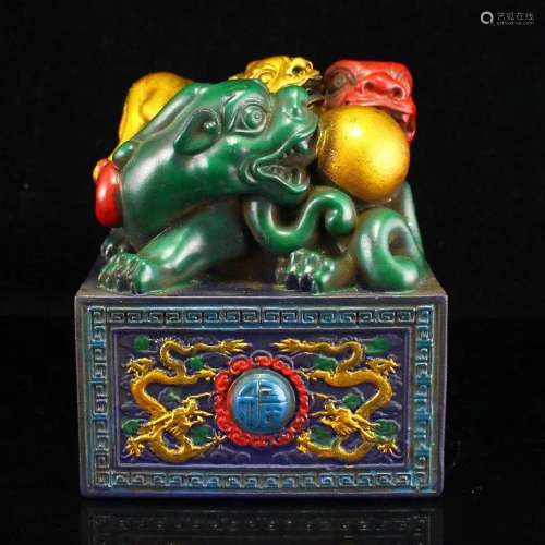 Vintage Chinese Gilt Gold Painted Peking Glass Beast Seal