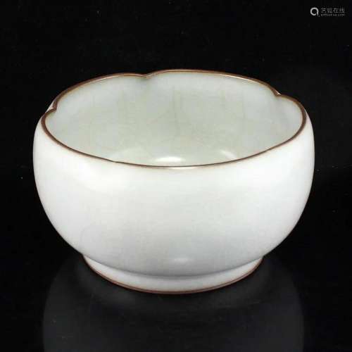 Chinese Guan Kiln Porcelain Bowl