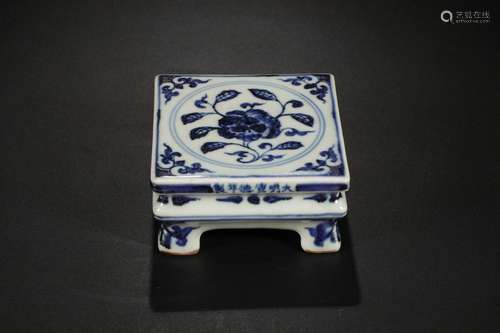 Blue and white flowers, "big" grain square small a...