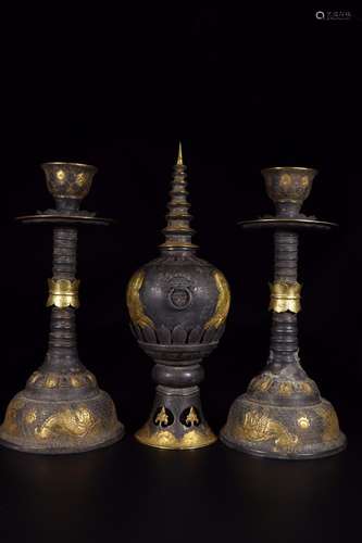 Liao : silver and gold stupas, candlestick19 cm high 40 cm d...