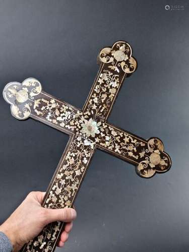 Cross (1) - Mother of pearl, Wood - Vietnam - 19th century