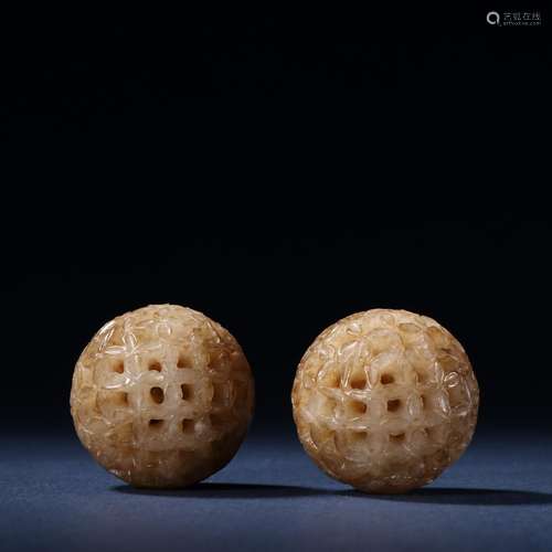 Old hetian jade carve pattern ball to each other.Specificati...