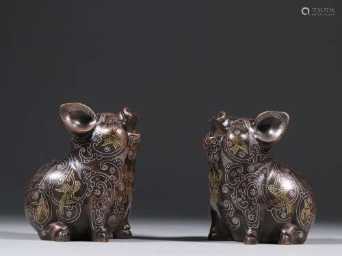 Copper foetus pig pair of gold or silver.Specification: 7.5 ...