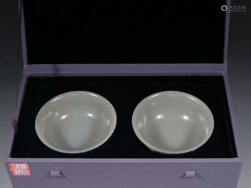 A pair of hetian jade, seed makings, bowl.Specification: hig...