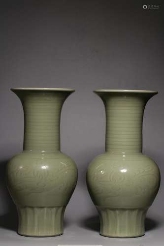 , longquan flower vase with a pair34.5 cm high.Diameter of 1...