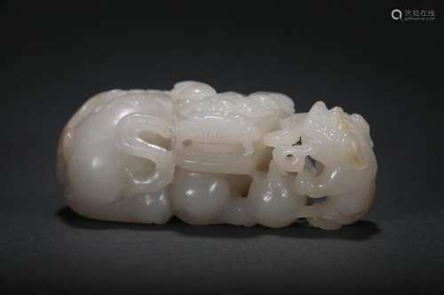 Hetian jade a surname less furnishing articlesSize: 12.2 * 5...