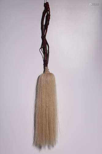 Dust, horsetail annattoTotal length of 91.5 cm