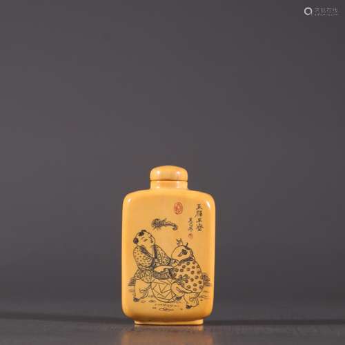 Old teeth, weidiao wufu snuff bottlesSpecification: high 5.7...