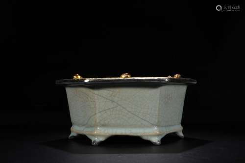 : the elder brother of the glaze silvering embedded tourmali...