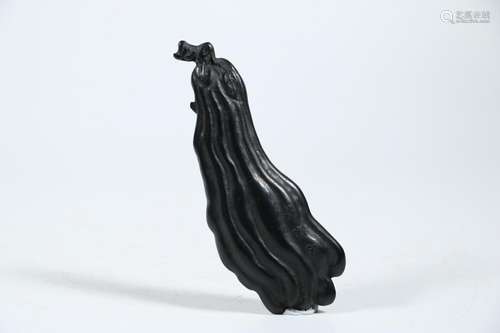 "Edge" bergamot form lampblack inkSize: 10.8 cm lo...