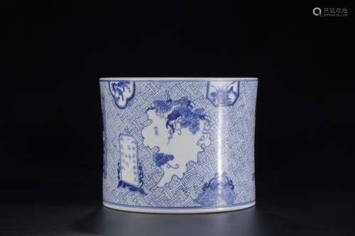 Blue and white pen container,Size: 16 cm wide 20 cm tallBrus...