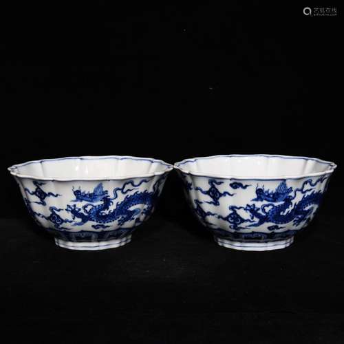 Blue and white dragon 9.3 x19 ten bowl edges