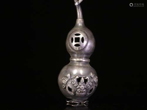 .Sterling bats gourd shape pendantSize: 6.9 cm high, abdomin...