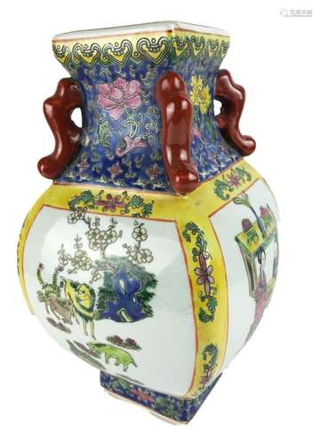 Superb Chinese Hand Painted Porcelain vase 12.5" H