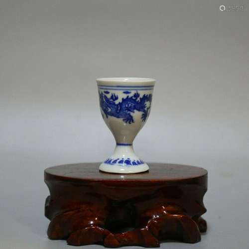 Chinese Qing Qianlong Blue and White Porcelain Dragon Design...