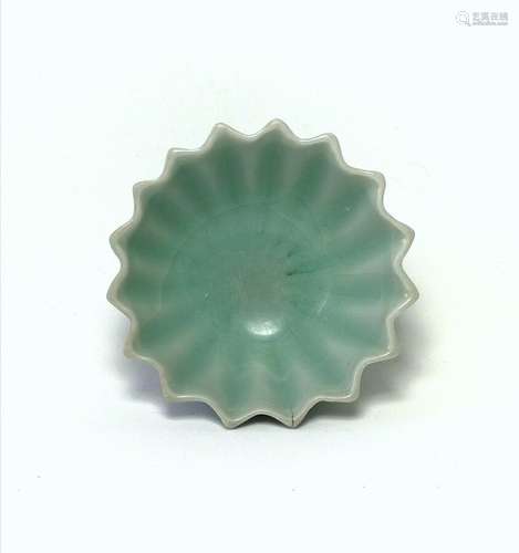 INV022 Longquan kinuta celadon foliated small bowl S.Song pe...