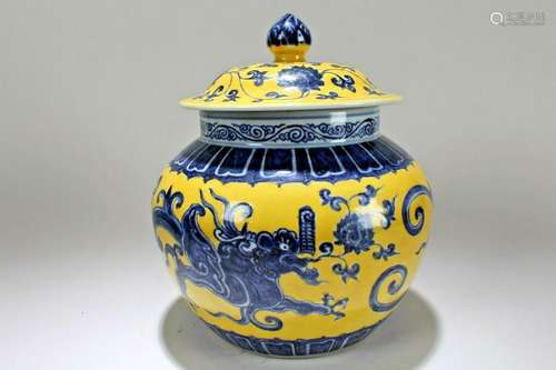 An Estate Chinese Lidded Myth-beast Fortune Yellow-coding Po...