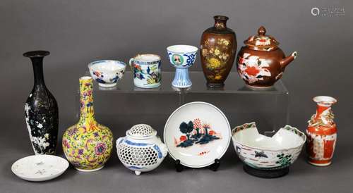 COLLECTION OF MAINLY DAMAGED ORIENTAL ITEMS, including porce...