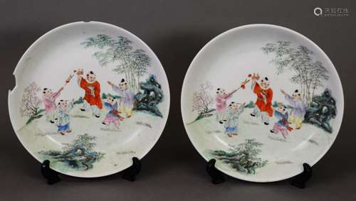 PAIR OF QIANLONG MARK AND PERIOD FAMILLE ROSE BOWLS, with po...