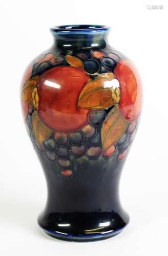 WILLIAM MOORCROFT POMEGRANATE POTTERY TUBE LINED POTTERY VAS...