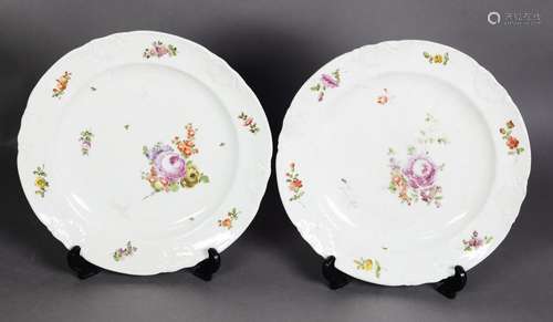 PAIR OF NINETEENTH CENTURY VIENNA PORCELAIN PLATES, each wit...