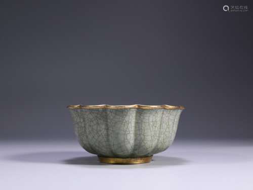 Longquan gold plated bowlSize: 9.5 x 4.7 cm weighs 72.3 g.