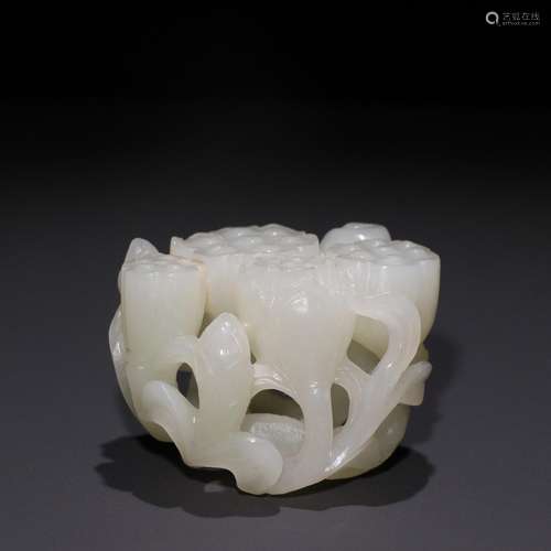 On the evening of hetian jade lotus carvings.Size: 4 cm widt...