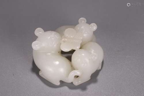 A: hetian jade sDiameter of 5.5 cm, 2.5 cm high and weighs 1...