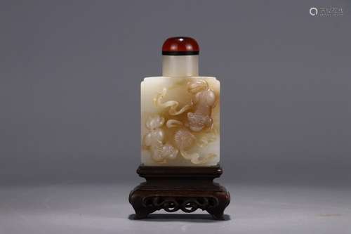 : hetian jade lion play ball snuff bottles3.8 cm long, 2.5 c...