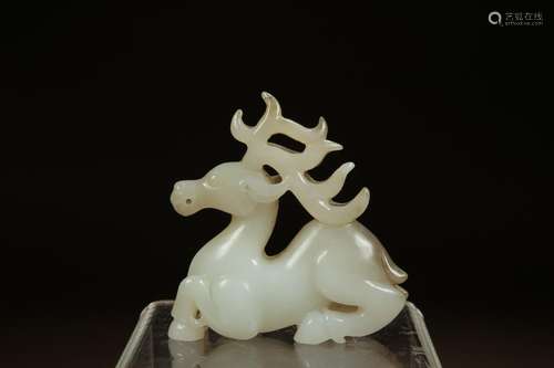 Hetian jade deer furnishing articlesHigh 7.7 CM long and 7.5...