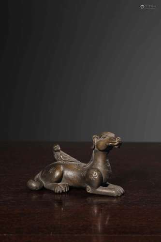 "Four paperweight copper lie dogSize: 9 cm long, 4 cm w...