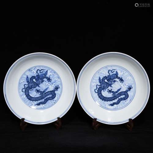 Blue and white dragon plate, 22 cm high 5 cm in diameter