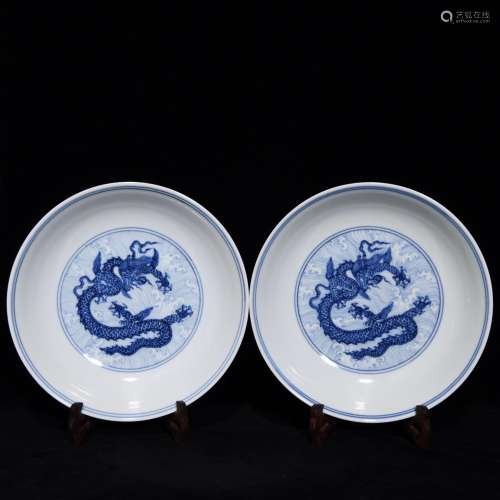 Blue and white dragon plate, the high 5 cm 22 cm in diameter...