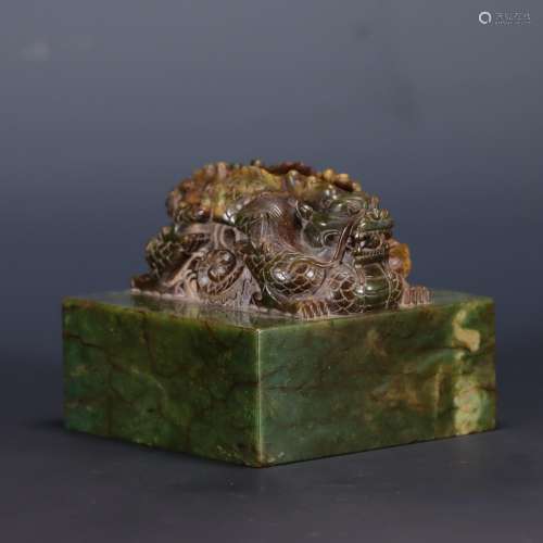 Hetian jade dragon button sealSize: 12.3 cm long. 12 cm wide...