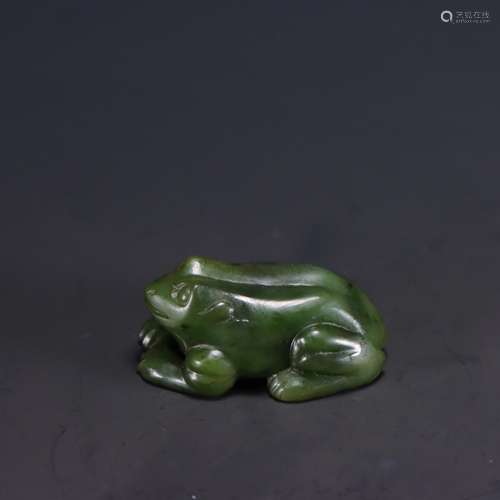 Hetian jade frog carvingsSize: 6.1 cm long, 3.8 cm wide2.8 c...